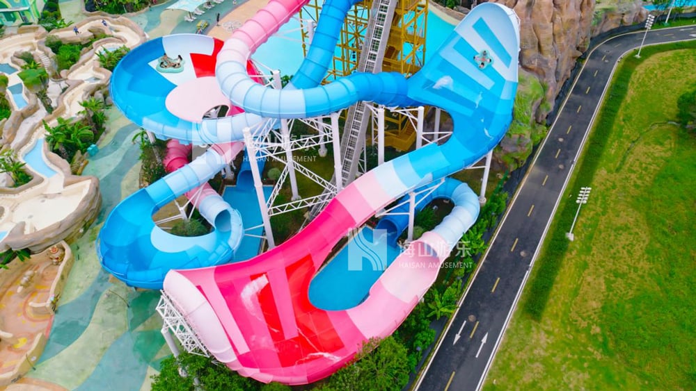 双重风暴，极致竞速——星际盘旋+巨浪翻滚组合引爆水乐园刺激体验